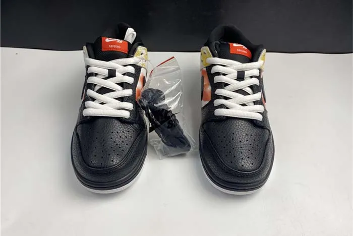 Nike SB Dunk Low“Raygun” BQ6832-001
