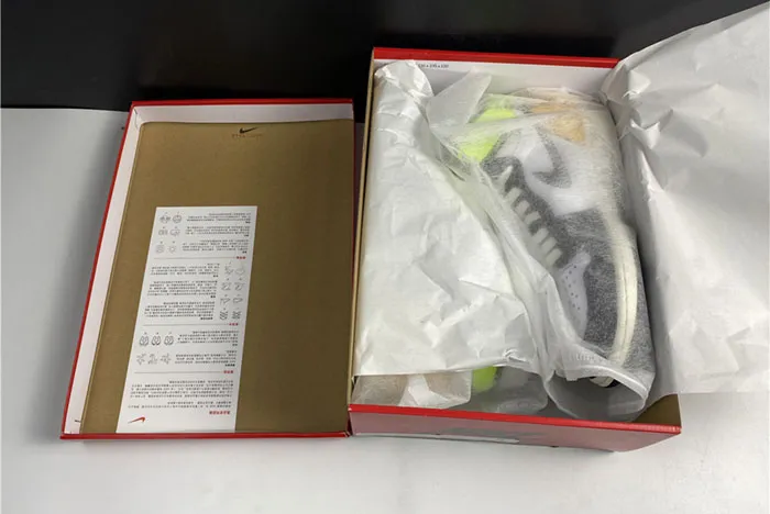 Nike Air Jordan 1 High OG “Volt Gold” 555088-118