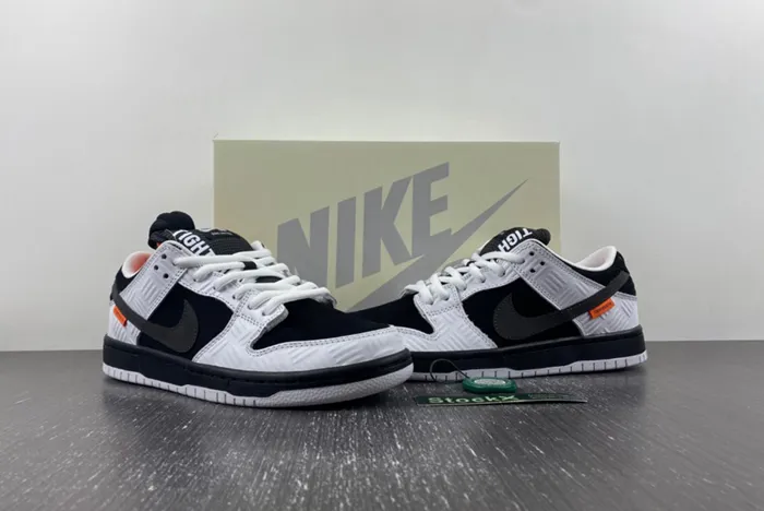 TIGHTBOOTH x Nike SB Dunk Low