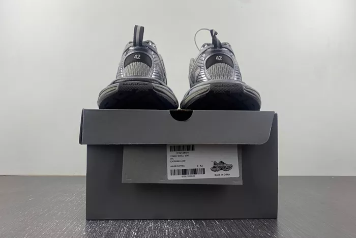ba*len*cia*ga phanT0m sneaker 778698 w3xll 0525